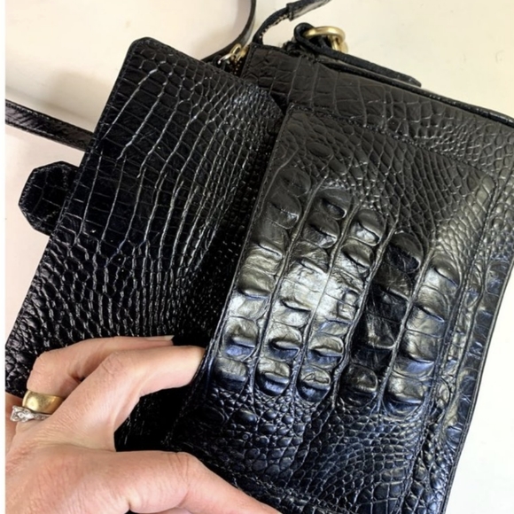 🖤Stunning Brahmin Purse/Bag - Genuine Crocodile Embossed Leather Line!! 🖤 - Picture 3 of 6